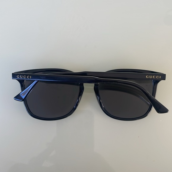 Black Gucci sunglasses - Picture 4 of 5
